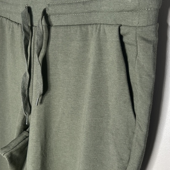 NWT TORRID Olive Green Cozy Fleece Flare Sweat Pants Size 0/Large - Picture 5 of 11